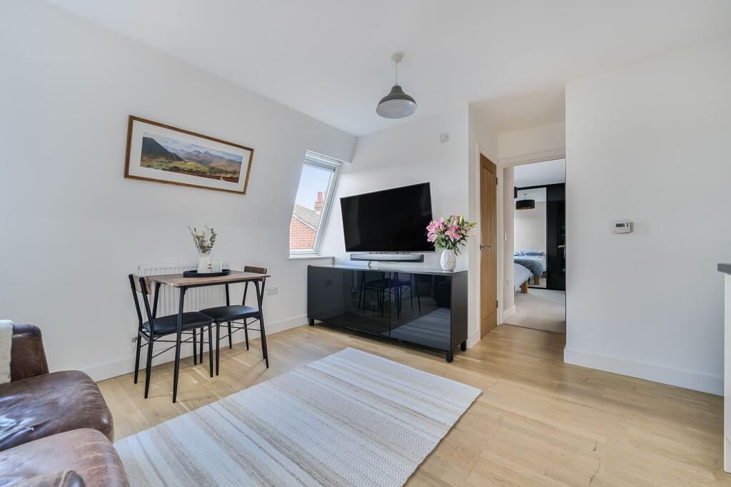 Apartment in Guildford - View 4