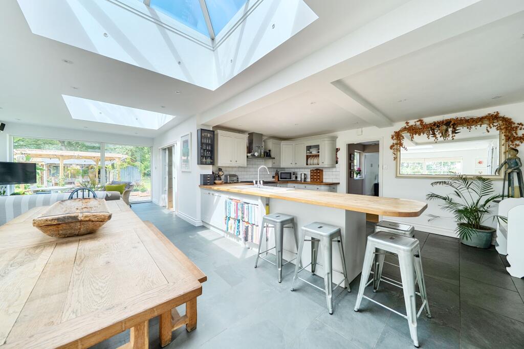 House in Guildford - View 2