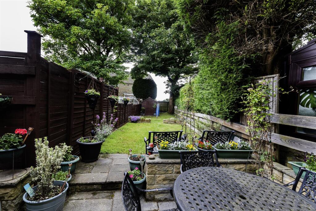 New Hey Road, Outlane, Huddersfield photo 4