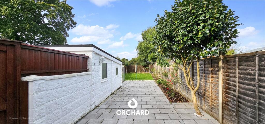 House in London, Glebe Estate, Ickenham - View 4