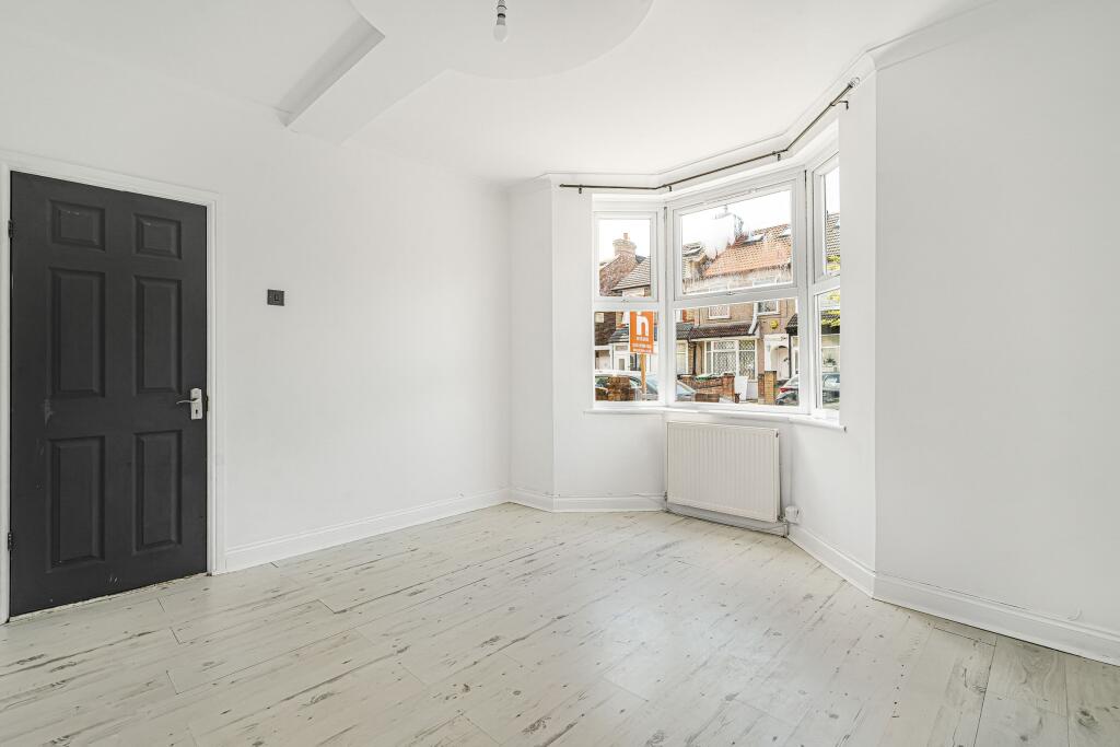 House in London, Chapel End, Highams Park - View 2