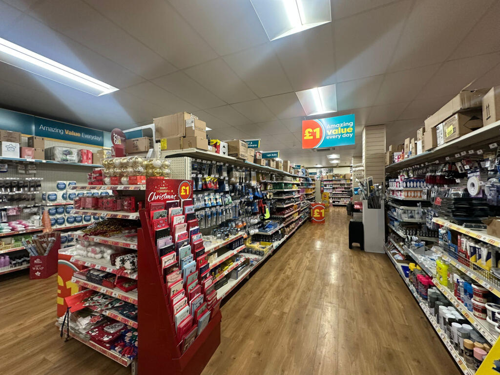 房产图片 6 - Poundland, 18-20 Middle Street, Yeovil, Somerset, BA20