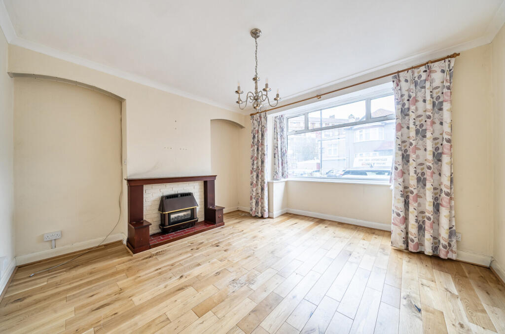 House in Croydon - View 3