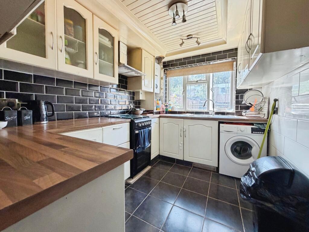 House in Rushmoor, Totland, Farnborough - More