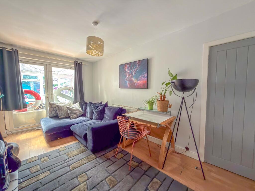 House in Nuneaton and Bedworth, Warwickshire - View 4