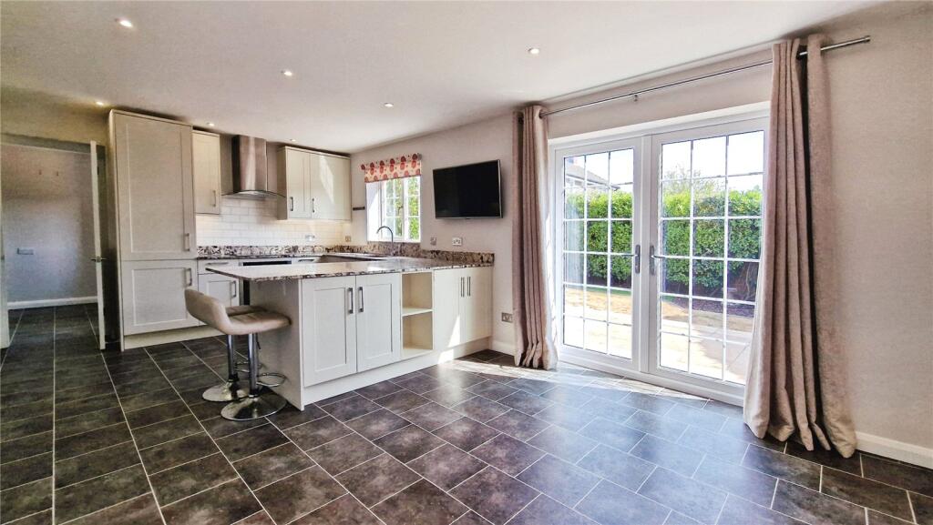 House in Binfield, Bracknell Forest - More