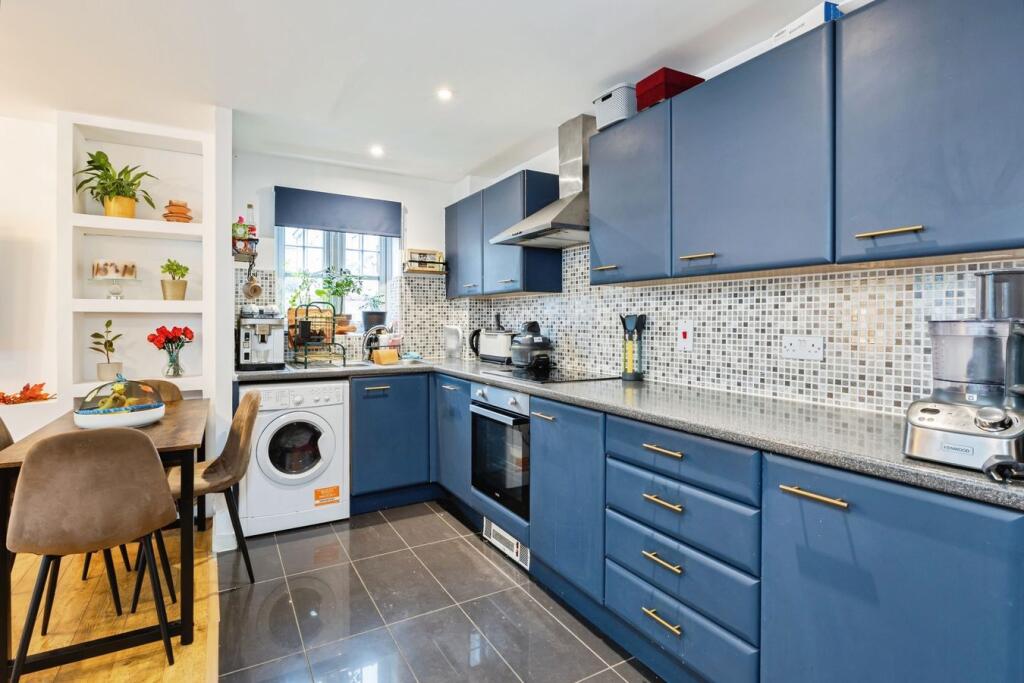 Apartment in Reading - View 5