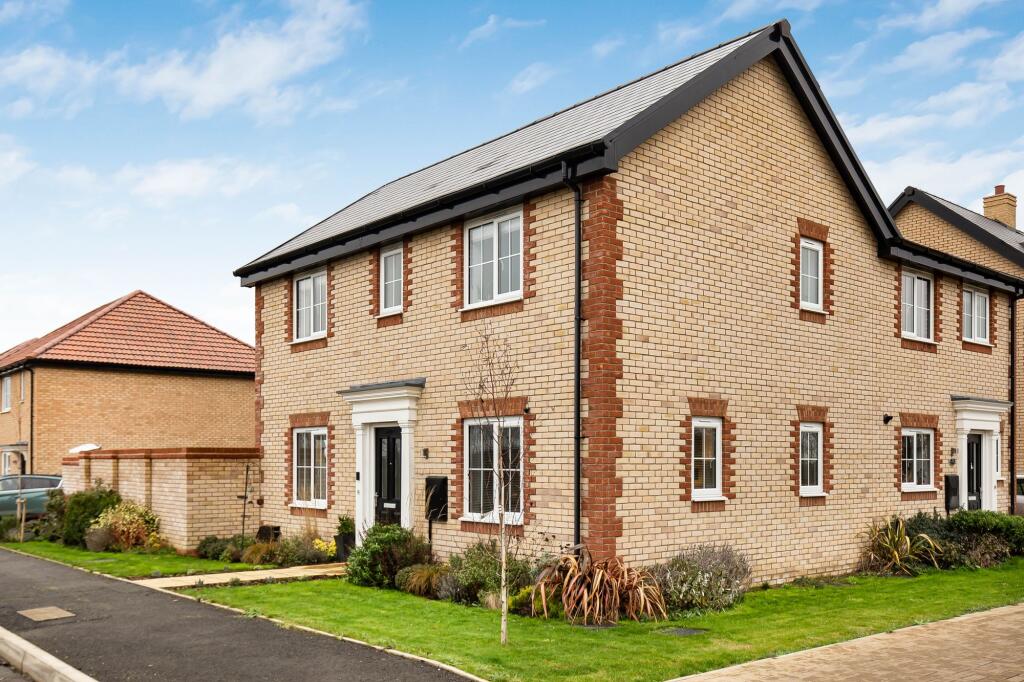 3-bed semi-detached on Mistletoe Lane, Ely, CB6, £395,000