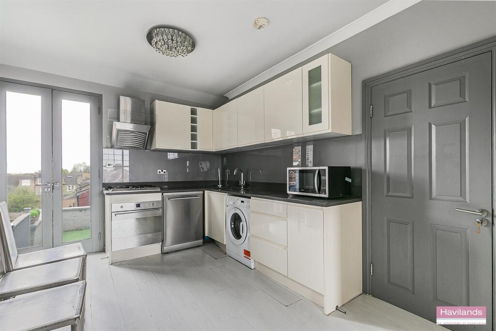 Apartment in London - View 5