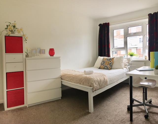Apartment in Portsmouth - View 3