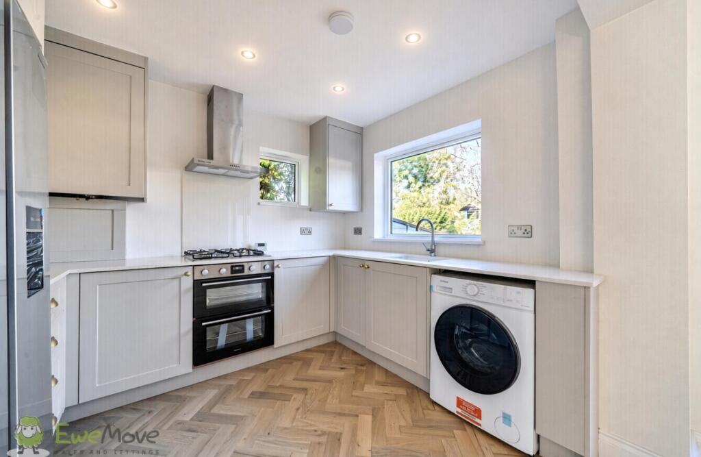 House in Sutton - More