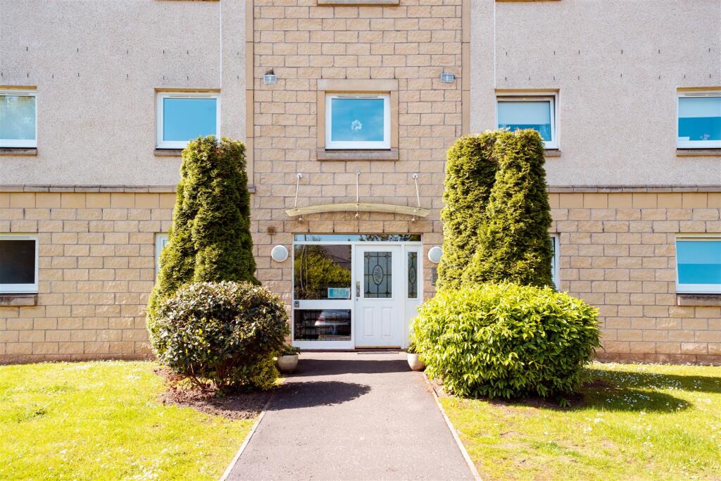 Apartment in Motherwell, North Lanarkshire - View 3