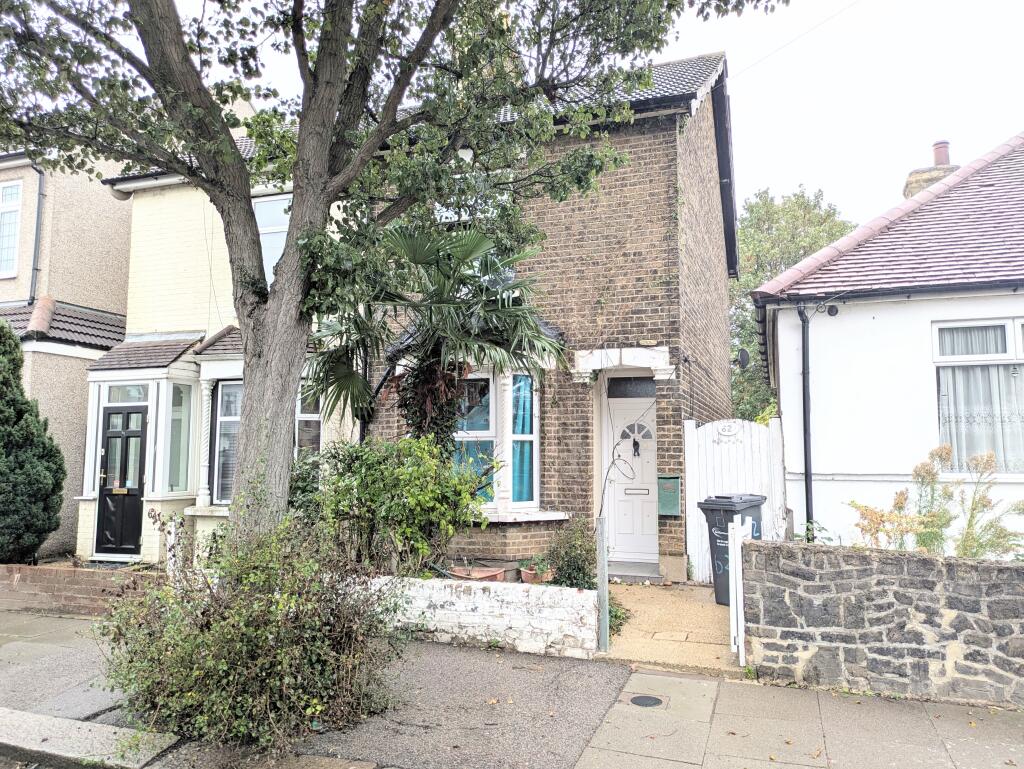 2-bed semi-detached on Hainault Road, Chadwell Heath, Barking And Dagenham, £325,000