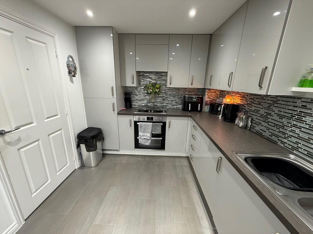 Haydock Park Drive , Bourne photo 3