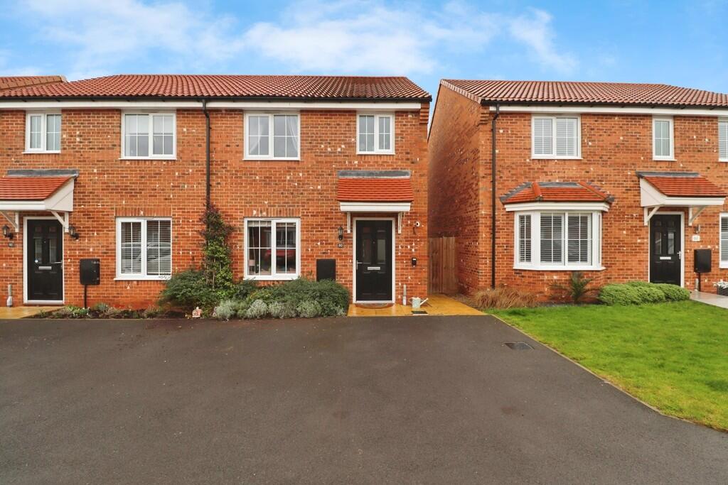 3-bed semi-detached on Field Avenue, Saxilby, £235,000