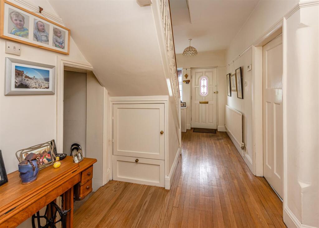 49 Canterbury Road, Penn, Wolverhampton photo 2