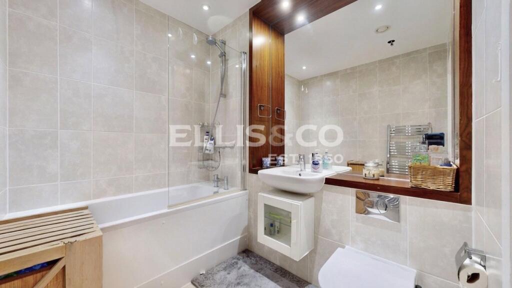 Apartment in Harrow - More