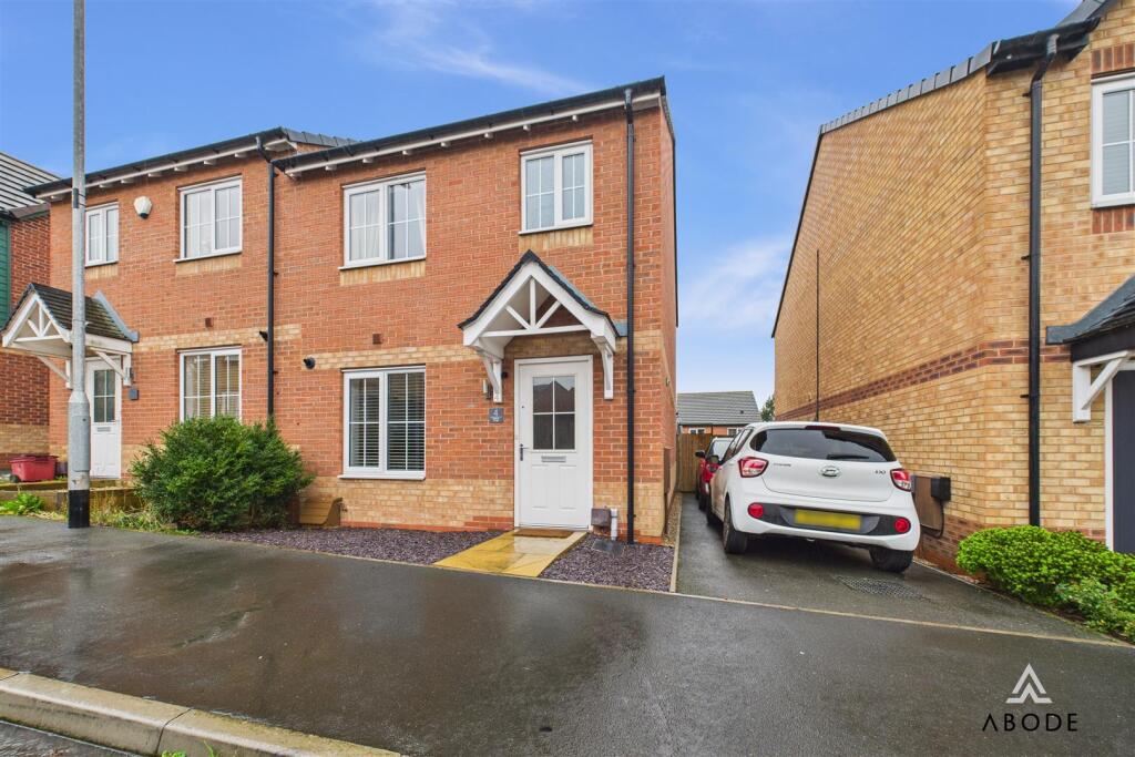 3-bed semi-detached on Windmill Close, Woodville, Swadlincote, £240,000