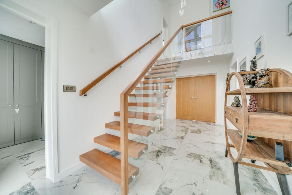 House in Shrewsbury, Shropshire - More