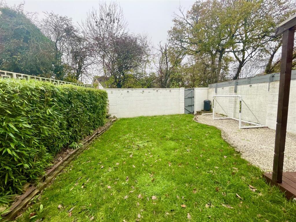 Kennedy Drive, Swindon photo 2