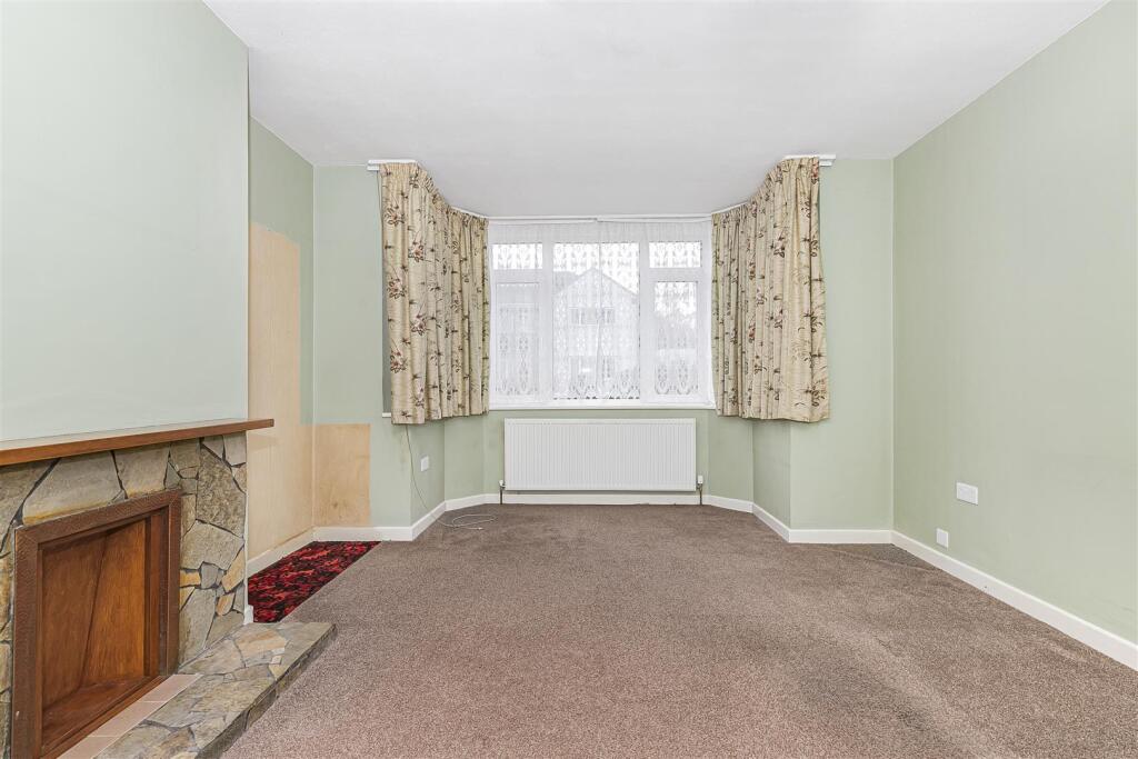 Bradley Avenue, Winterbourne photo 4
