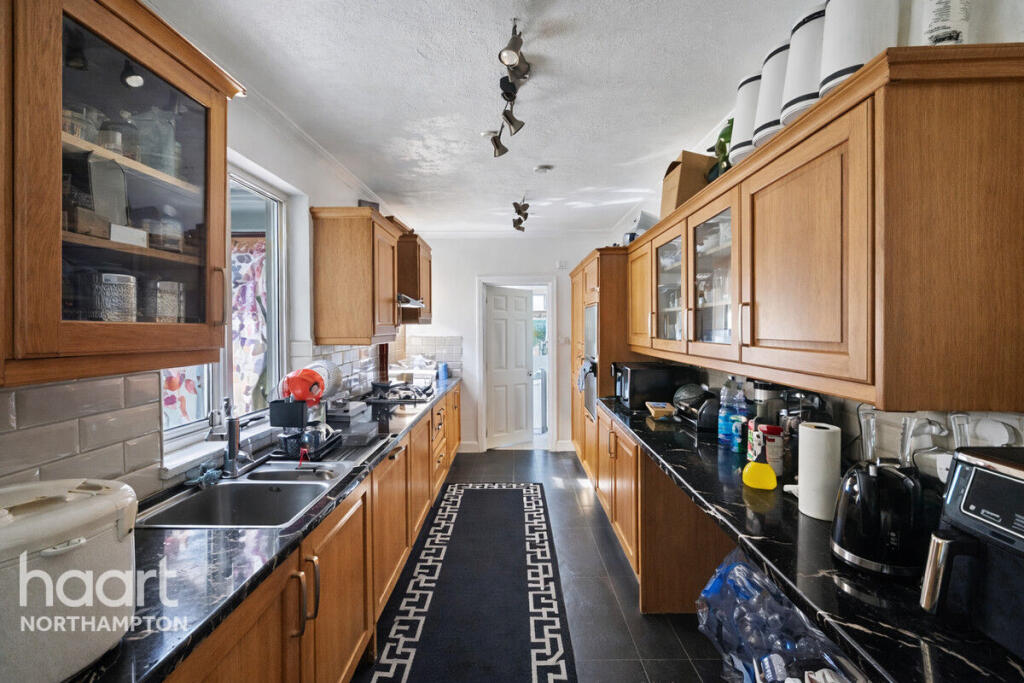 House in Northampton, Phippsville - More