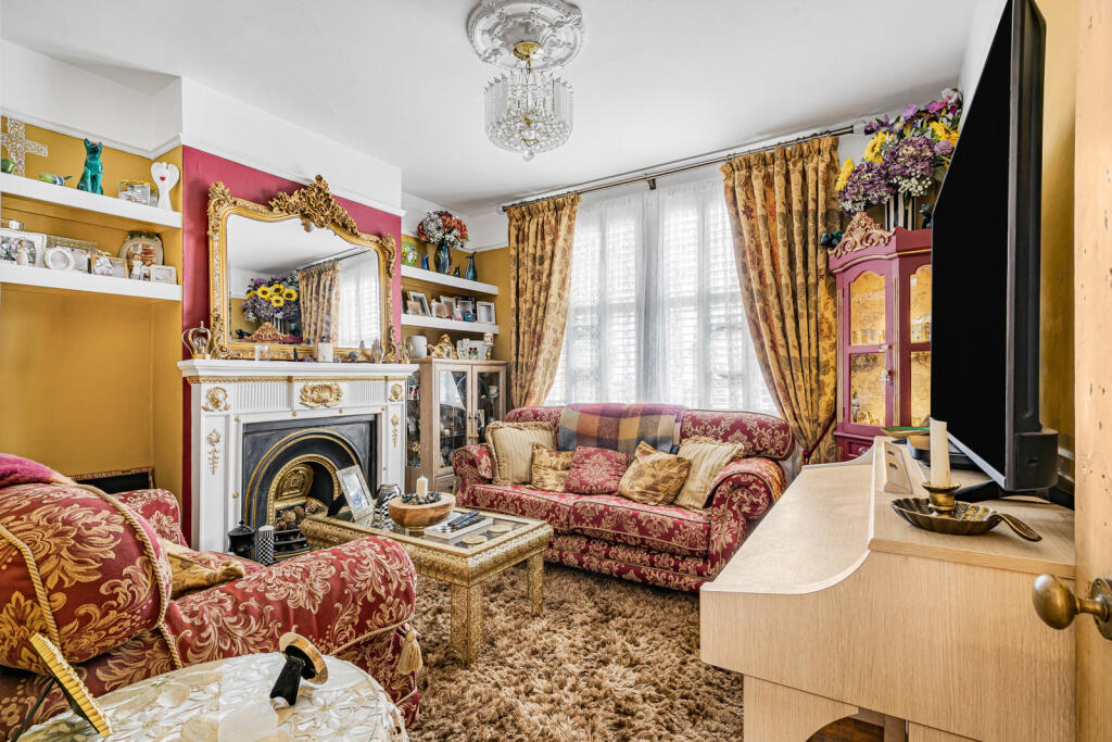House in Runnymede, Addlestone - View 2