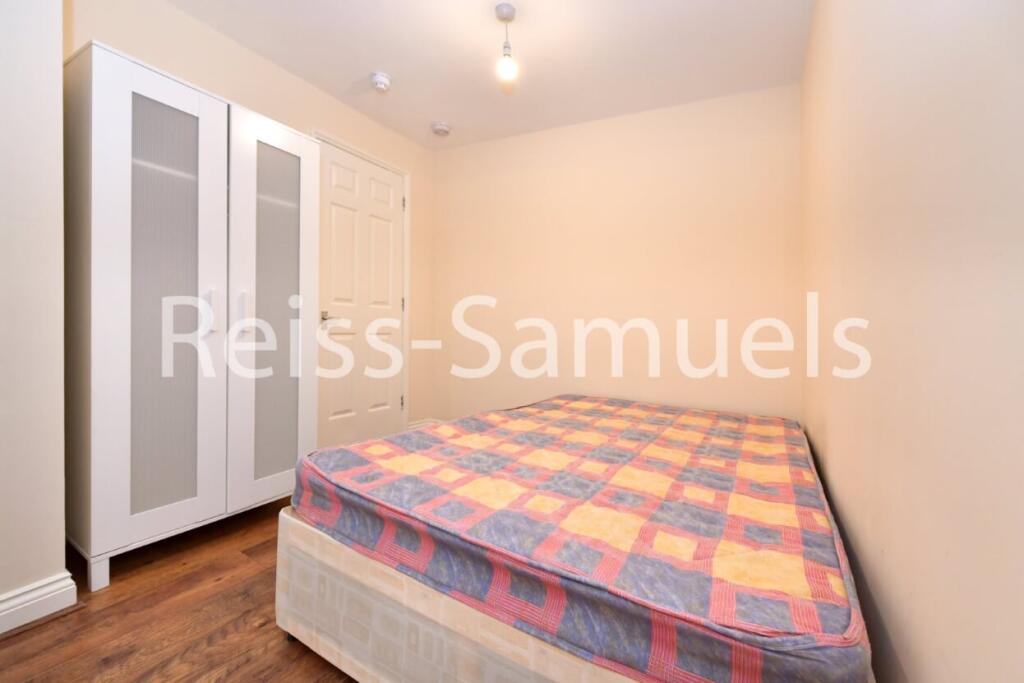 6 bedroom semi-detached house for rent