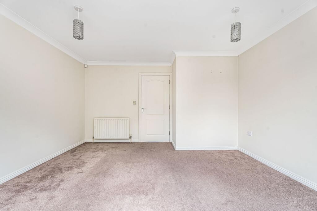 House in Kingston upon Thames - More