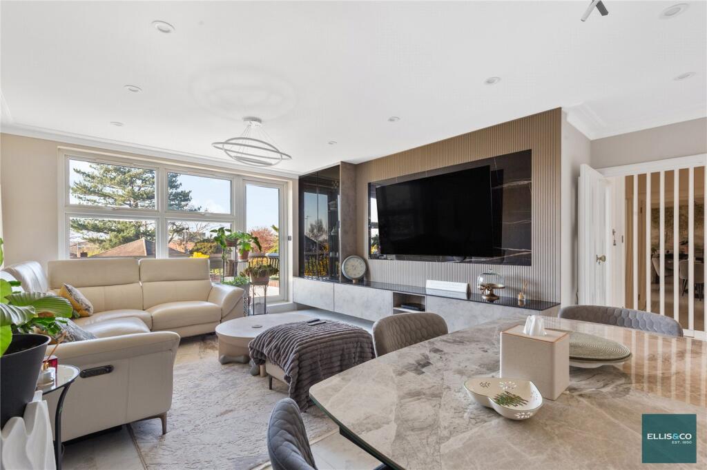 Main image of property: Hendon Lane, Finchley, N3