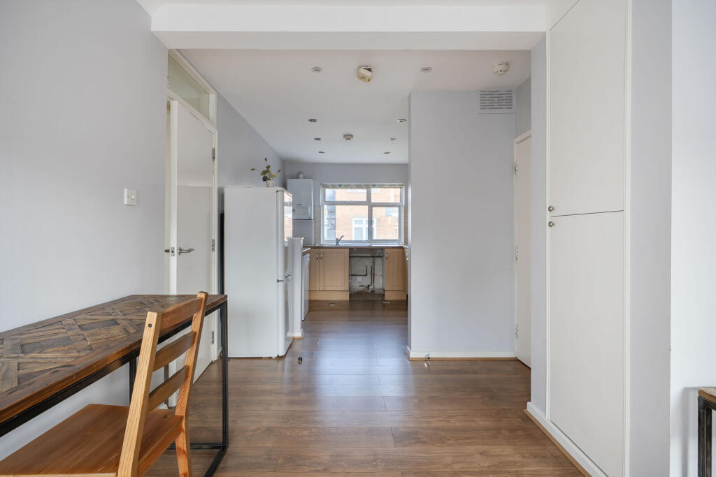 Apartment in London - More