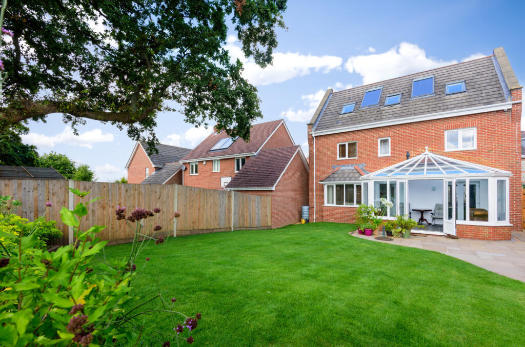 House in Guildford - View 2