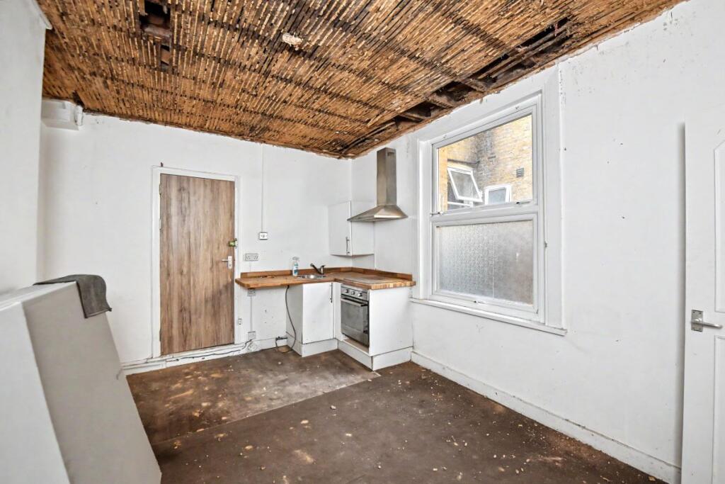 Apartment in Southend-on-Sea, Kursaal Estate, Southchurch - View 4