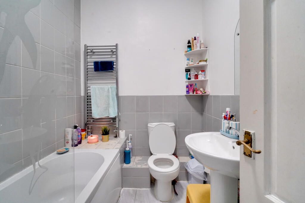 House in Tameside, Greater Manchester - View 4