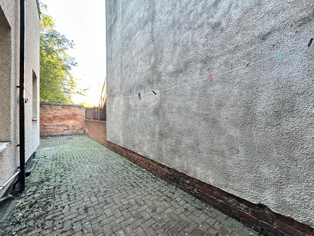 Apartment in Hull - View 5