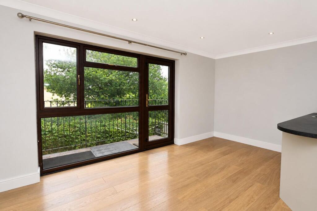 Apartment in Basingstoke and Deane, Overton - View 4