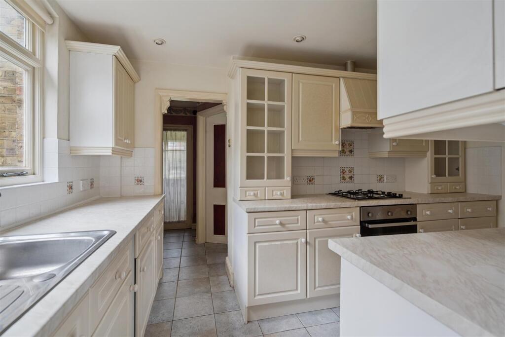 Apartment in Watford - View 3