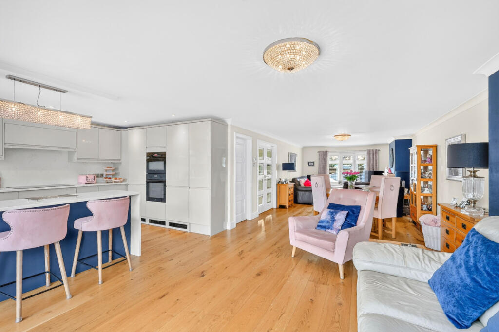 House in Castle Point, Benfleet - View 5