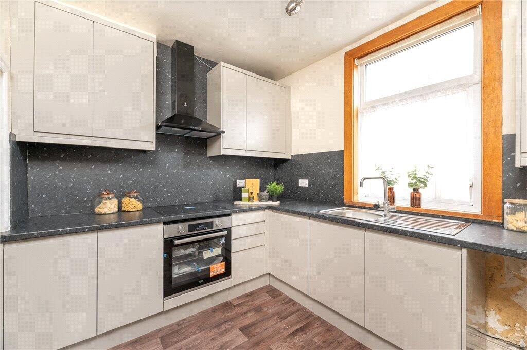 House in Bradford, Ferncliffe, Bingley - More