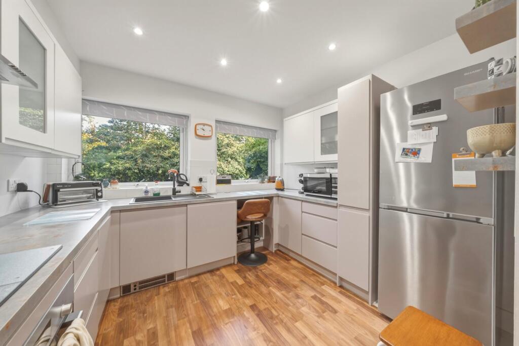 Clumber Crescent North, Nottingham, NG7 1EY photo 4