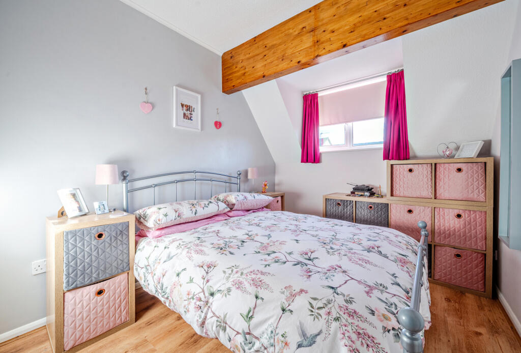 Middlehay Court, Bishops Cleeve, Cheltenham, Gloucestershire, GL52 photo 4