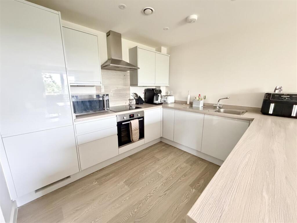 Upton Road, Poole photo 5