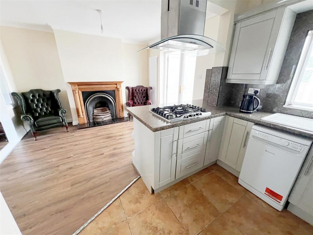 Drew Avenue, Grimsby, N.E. Lincs, DN32 0AY photo 3