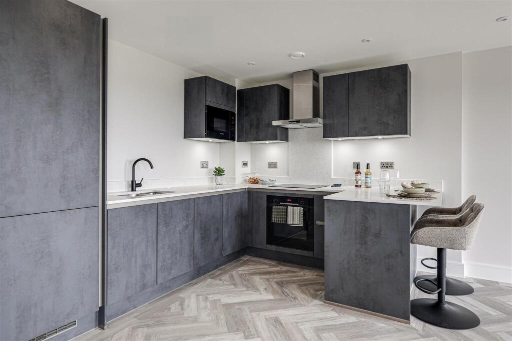 Apartment in Enfield - View 5
