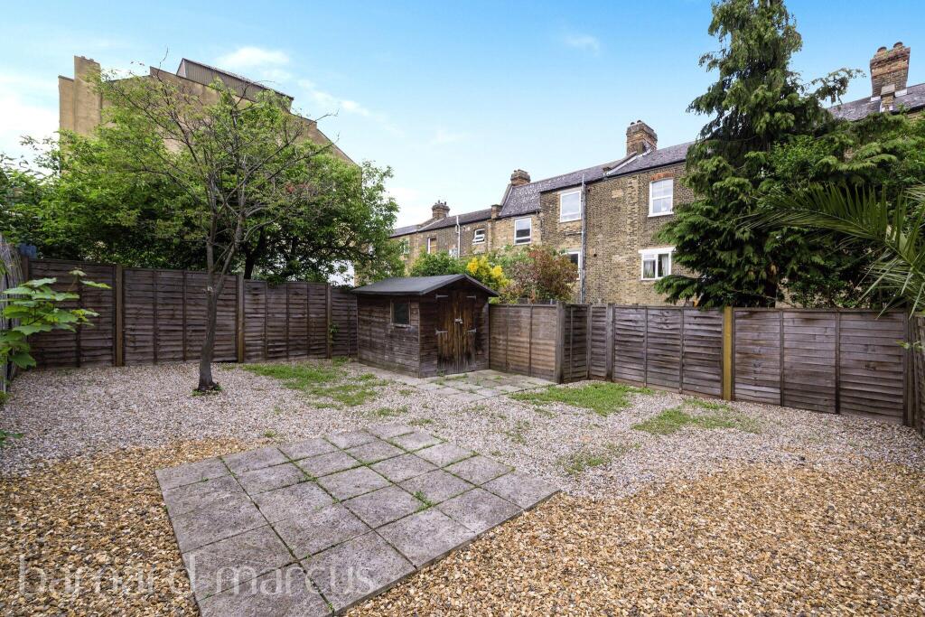 Apartment in London - More