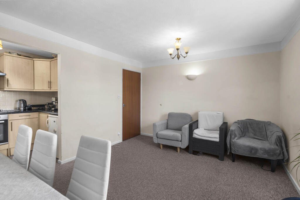 Apartment in East Hertfordshire, Bishop's Stortford - More