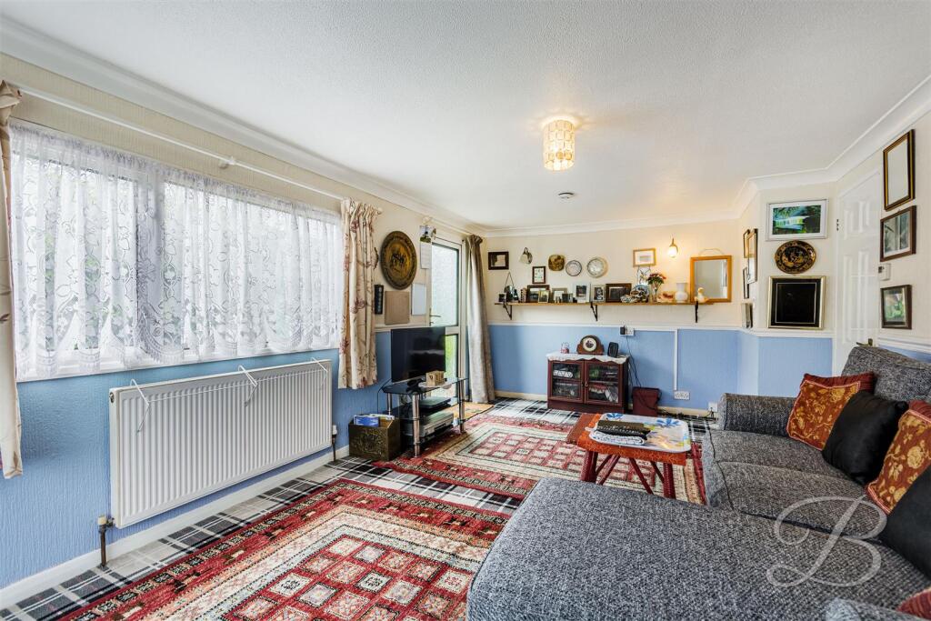 Poplar Drive, New Tupton, Chesterfield photo 3