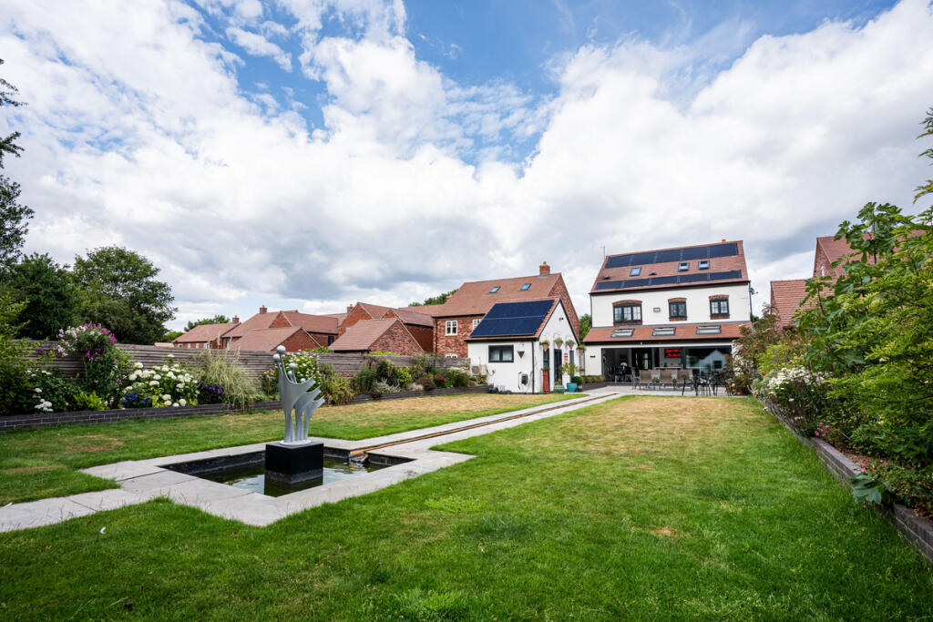 Main image of property: Alcester Road Burcot Bromsgrove, Worcestershire, B60 1FE