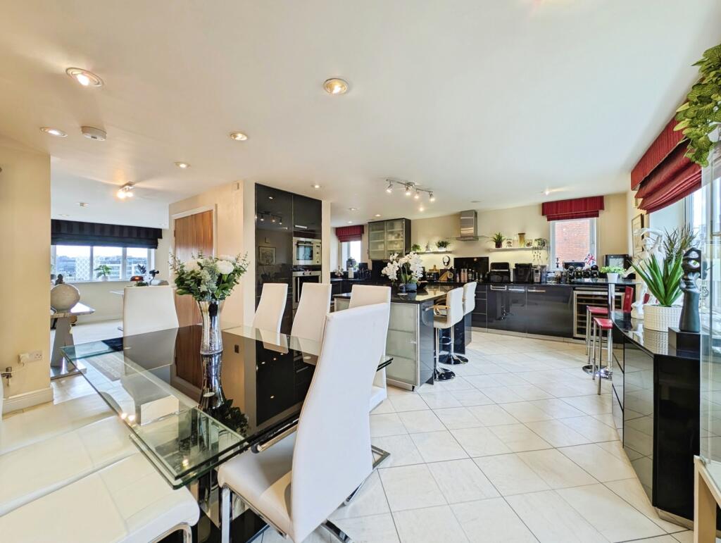 Apartment in Newcastle upon Tyne - View 3