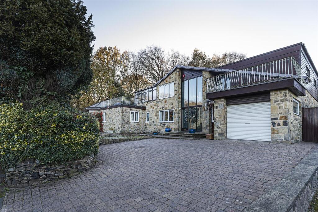 4-bed detached on Butternab Road, Beaumont Park, Huddersfield, £500,000
